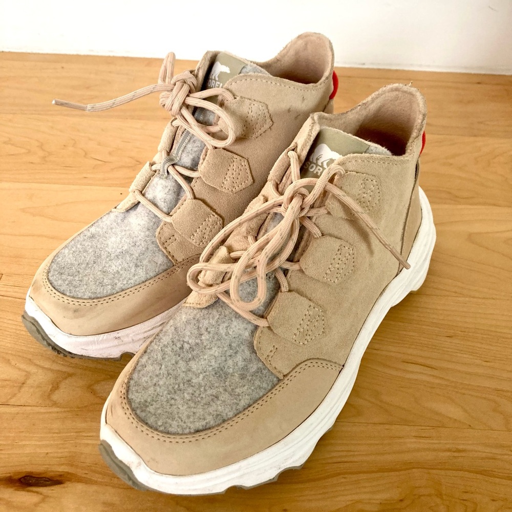 Sorel Kinetic Breakthru Caribou women’s size 8 suede and wool, like-new shoes